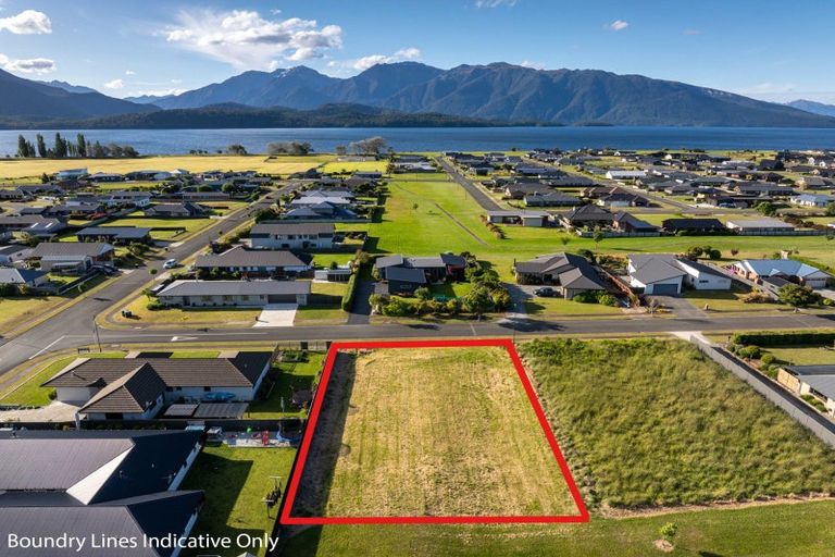 Photo of property in 8 Wet Jacket Place, Te Anau, 9600