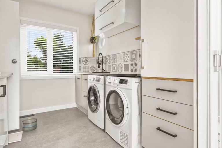 Photo of property in 127 Vipond Road, Stanmore Bay, Whangaparaoa, 0932