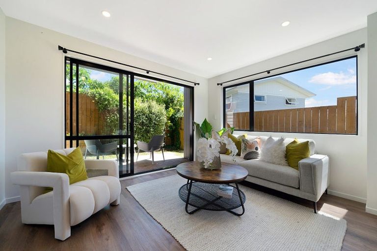 Photo of property in 2e Milich Terrace, Te Atatu South, Auckland, 0610