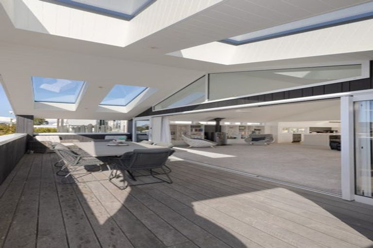 Photo of property in 112 Karewa Parade, Papamoa Beach, Papamoa, 3118