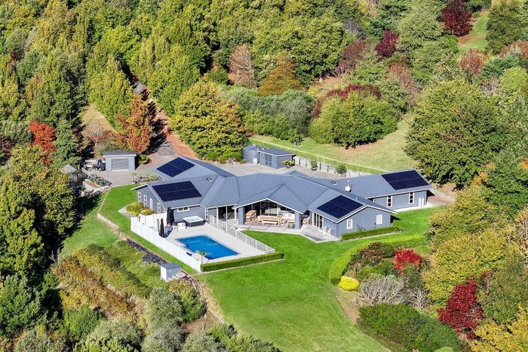 Photo of property in 12 Spur Road, Havelock North, 4130