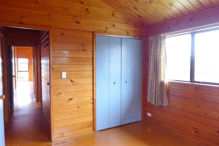 Photo of property in 8 Chardon Place, Henderson, Auckland, 0612