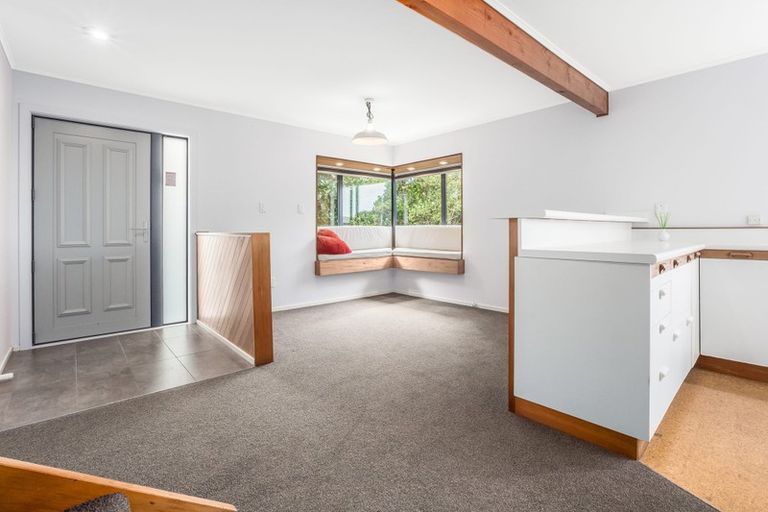 Photo of property in 15 Cobar Close, Maupuia, Wellington, 6022