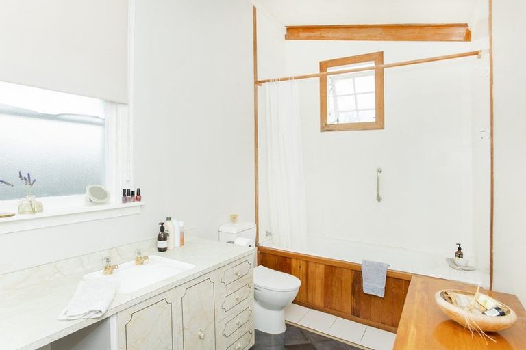 Photo of property in 6 Iranui Road, Inner Kaiti, Gisborne, 4010