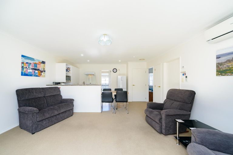 Photo of property in 8 Foxtail Fern, Kelvin Grove, Palmerston North, 4414