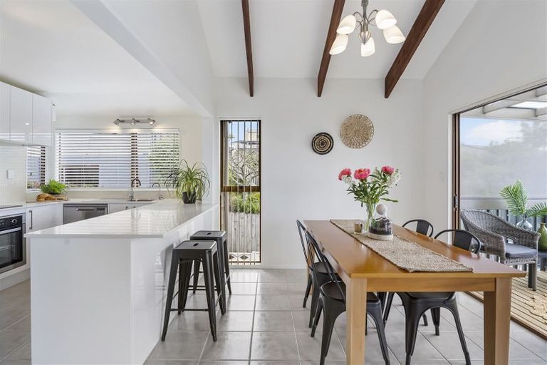 Photo of property in 2/165 Birkenhead Avenue, Birkenhead, Auckland, 0626