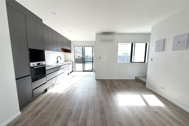 Photo of property in 75 Papatupu Way, Kumeu, 0810