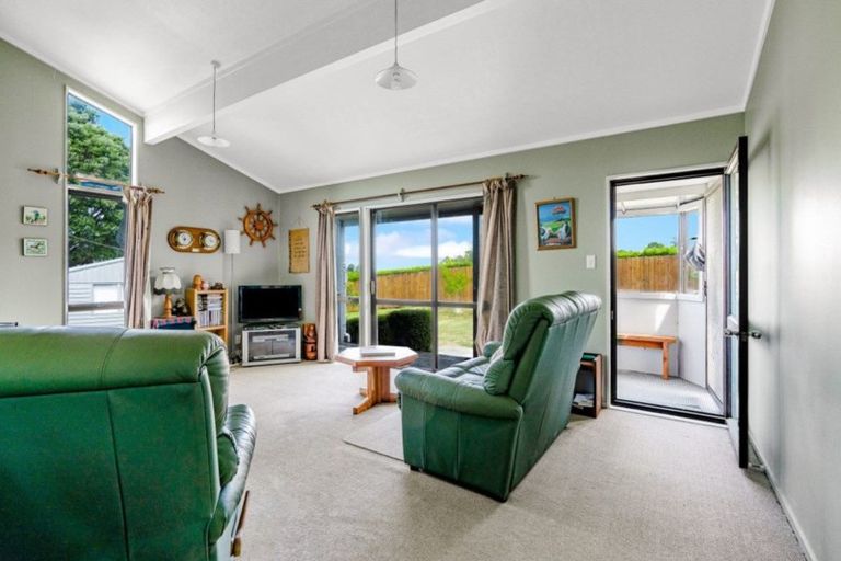 Photo of property in 90 Upper Orewa Road, Wainui, Silverdale, 0992