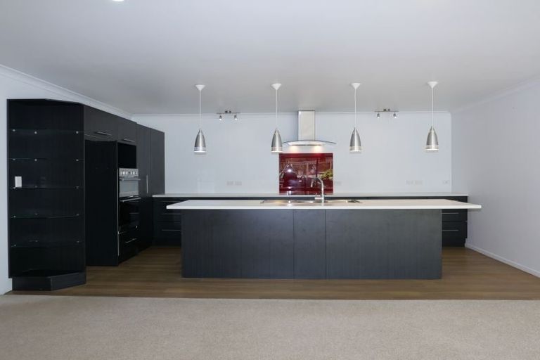 Photo of property in 17 Charlotte Way, Raumati South, Paraparaumu, 5032