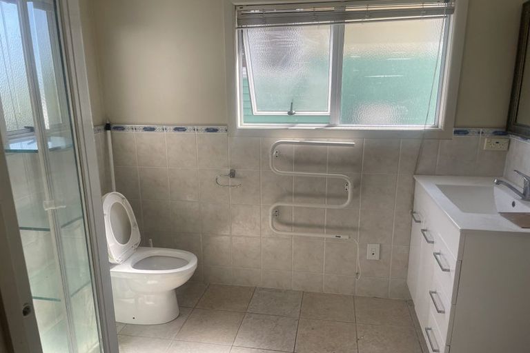 Photo of property in 24 Spencer Road, Pinehill, Auckland, 0632