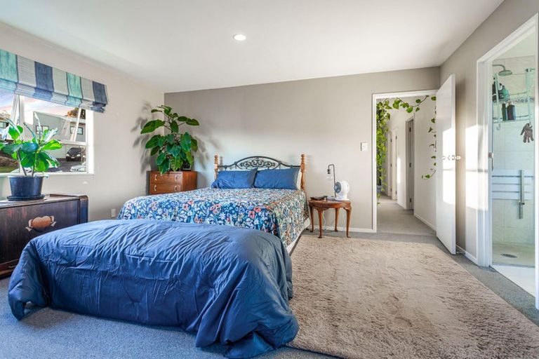 Photo of property in 5 Sumich Place, West Harbour, Auckland, 0618