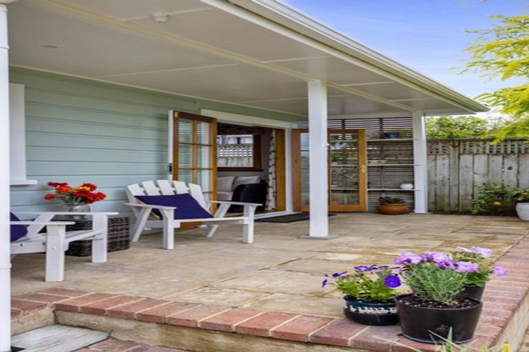 Photo of property in 13 Chilman Street, Strandon, New Plymouth, 4312