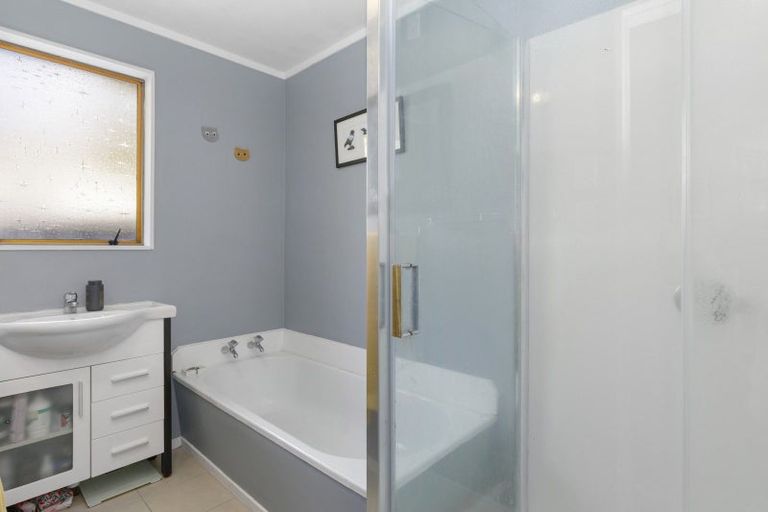 Photo of property in 2/5 Taunton Way, Pinehaven, Upper Hutt, 5019