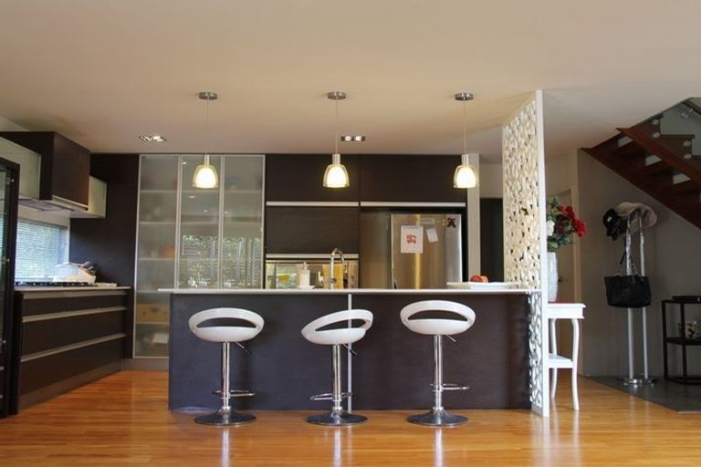 Photo of property in 3 Harrowglen Drive, Northcross, Auckland, 0632