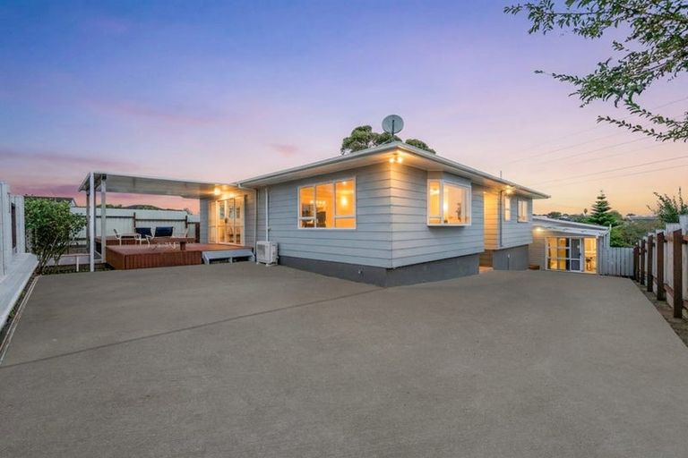 Photo of property in 11 Caserta Place, Clover Park, Auckland, 2023