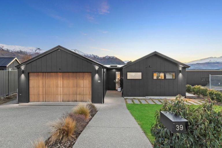 Photo of property in 39 Farrant Drive, Wanaka, 9305