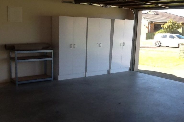 Photo of property in 17 Newinn Crescent, East Tamaki Heights, Auckland, 2016