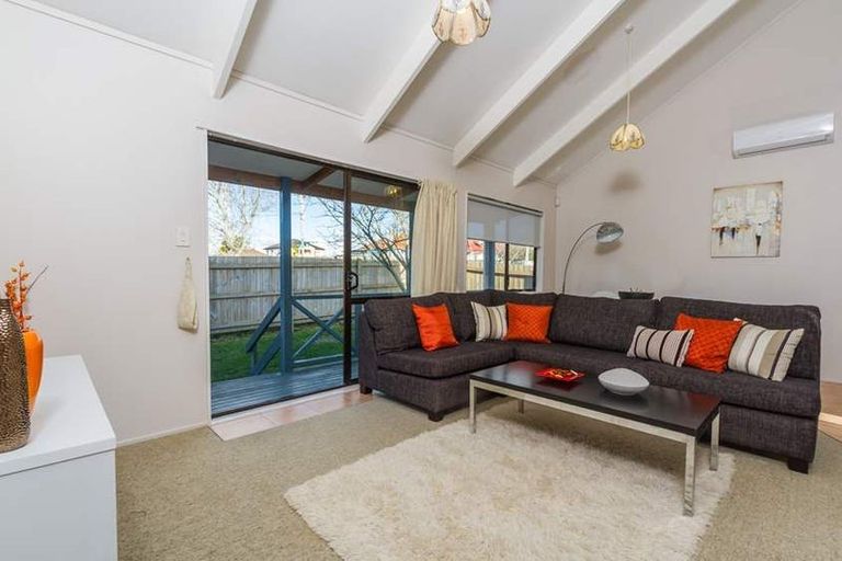 Photo of property in 81 Astley Avenue, New Lynn, Auckland, 0600