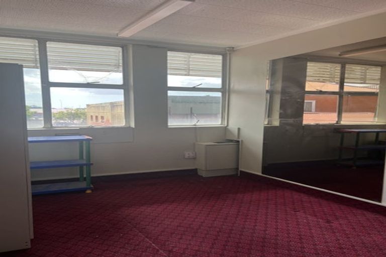 Photo of property in 346a Great South Road, Opaheke, Papakura, 2113