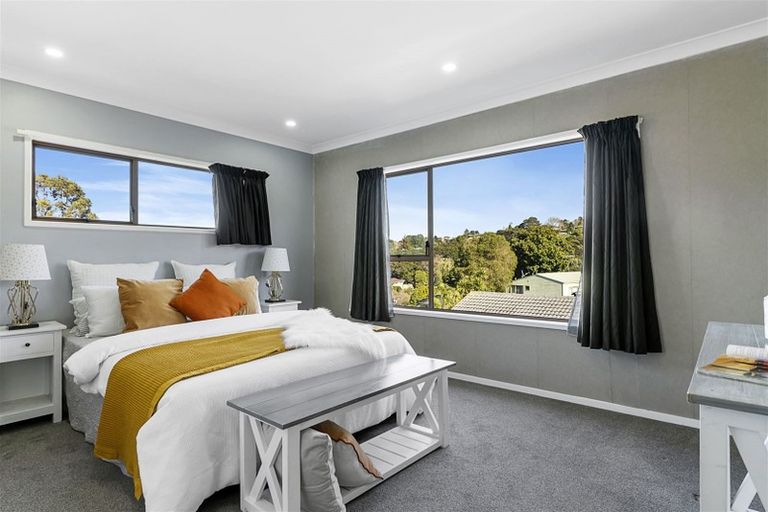 Photo of property in 1/2 Finn Place, Totara Vale, Auckland, 0629