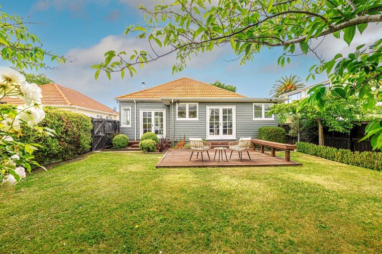 Photo of property in 1/58 Wilsons Road, Saint Martins, Christchurch, 8022