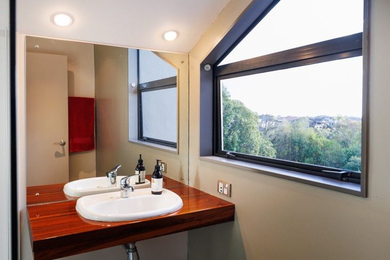 Photo of property in 45 Waicola Drive, Fitzherbert, Palmerston North, 4471