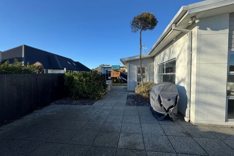Photo of property in 2 Whio Close, Parklands, Christchurch, 8083