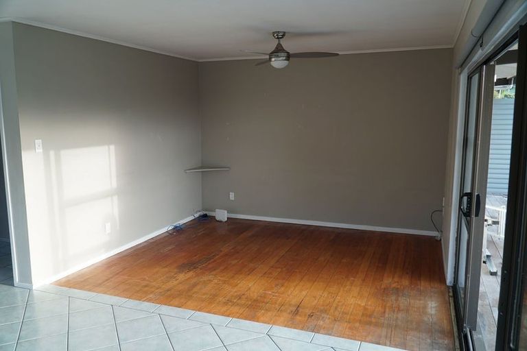 Photo of property in 73 Tindalls Bay Road, Tindalls Beach, Whangaparaoa, 0930