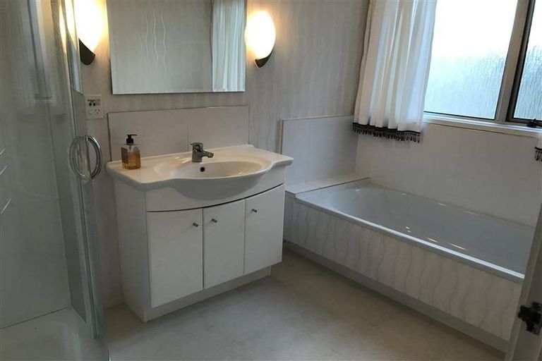 Photo of property in 1/22 Prestige Place, Castor Bay, Auckland, 0620