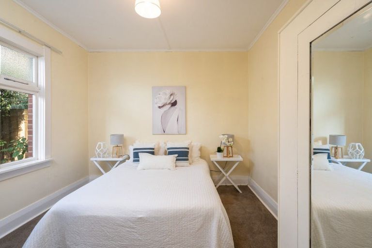 Photo of property in 84 Hazelhurst Pass, Caversham, Dunedin, 9012