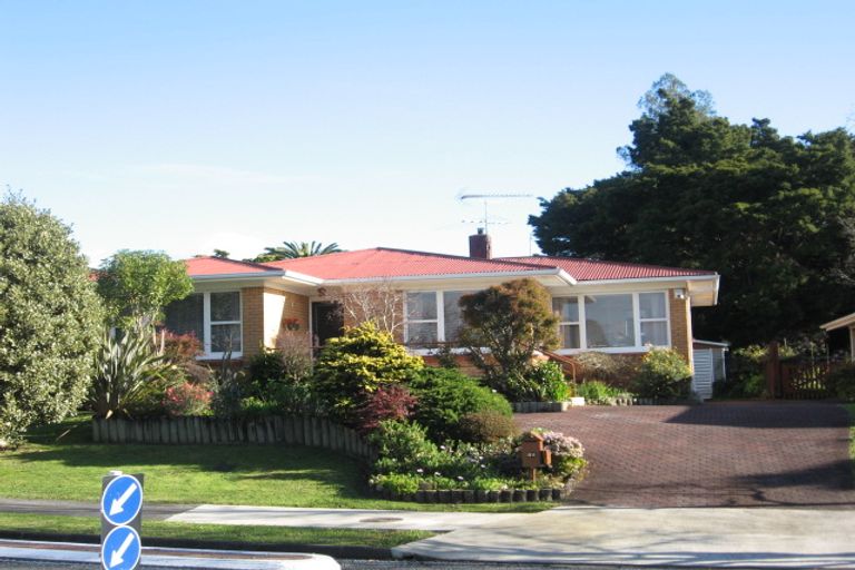 Photo of property in 69 Lawrence Crescent, Hillpark, Auckland, 2102