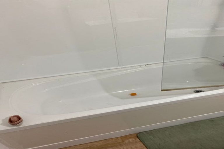 Photo of property in 1/79 Sylvan Avenue, Northcote, Auckland, 0627