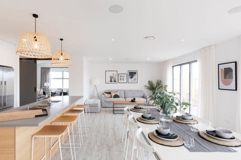 Photo of property in 21 Vogwill Road, Kumeu, 0810