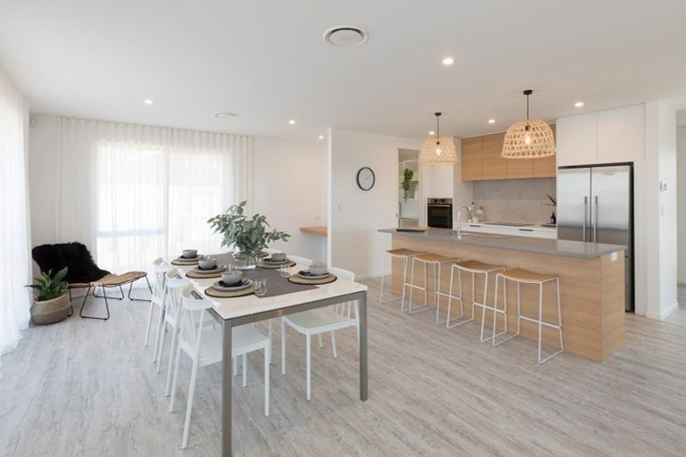 Photo of property in 21 Vogwill Road, Kumeu, 0810