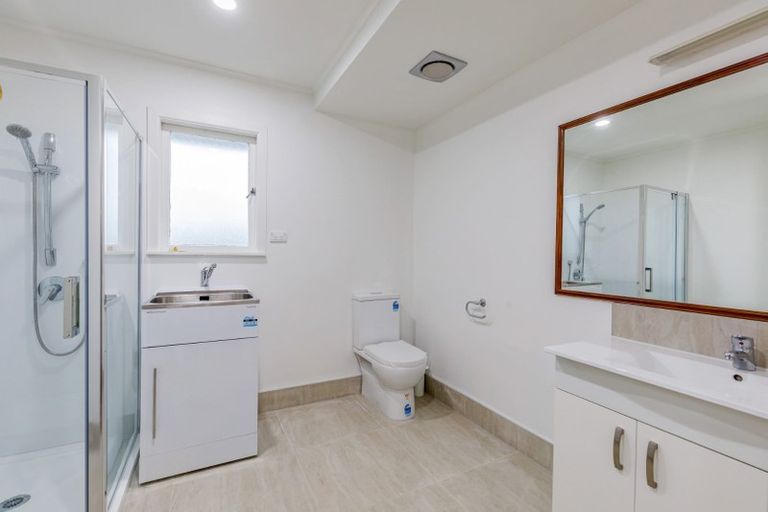 Photo of property in 8 Kiernan Place, Kelston, Auckland, 0602