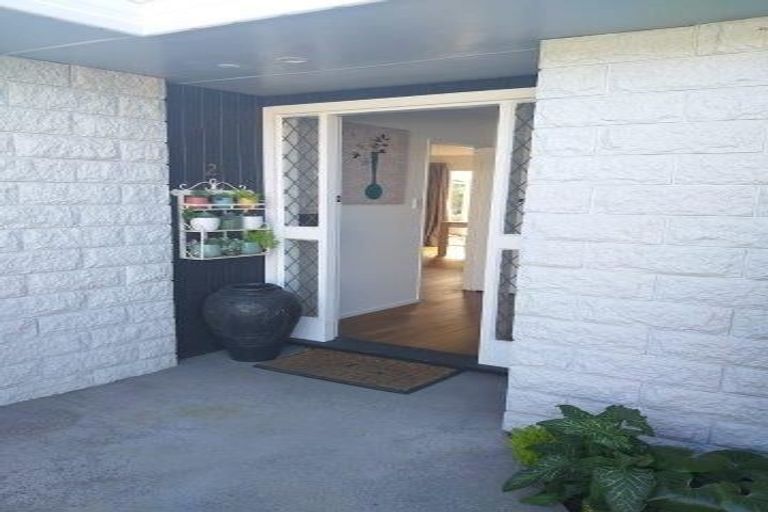 Photo of property in 2/57a Beachville Road, Redcliffs, Christchurch, 8081