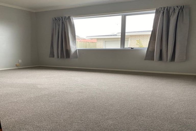 Photo of property in 3/10 Karamu Street, Strandon, New Plymouth, 4312