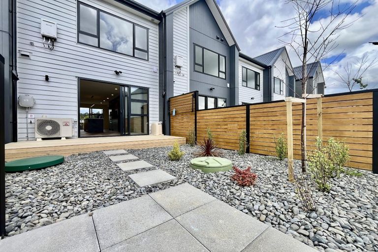 Photo of property in 9 Resnik Crescent, Kumeu, 0810