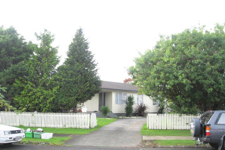 Photo of property in 27 Darren Crescent, Half Moon Bay, Auckland, 2012