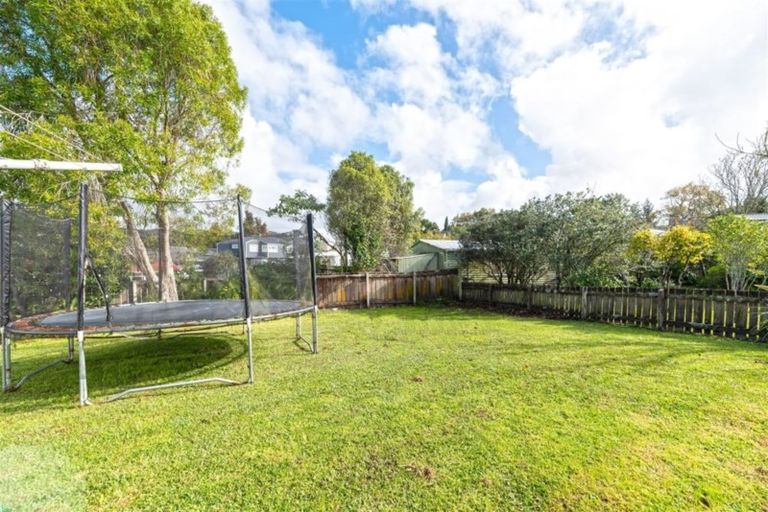 Photo of property in 61 La Rosa Street, Green Bay, Auckland, 0604