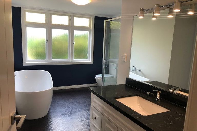 Photo of property in 25 Taupaki Road, Taupaki, Henderson, 0782