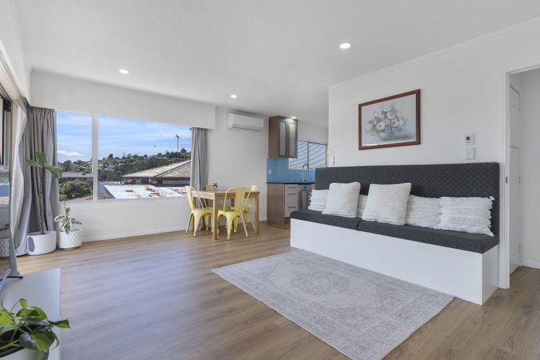 Photo of property in 2/1 Kahika Road, Birkdale, Auckland, 0626