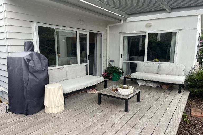 Photo of property in 8 Ruhanui Lane, Pakuranga Heights, Auckland, 2010