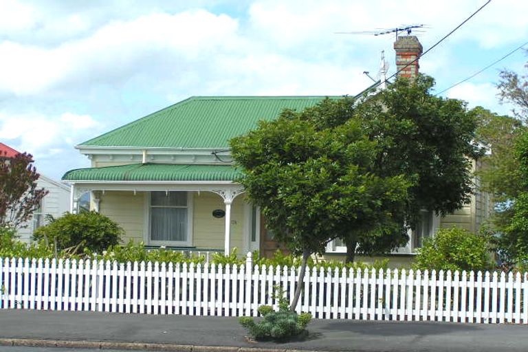 Photo of property in 131 Queen Street, Northcote Point, Auckland, 0627