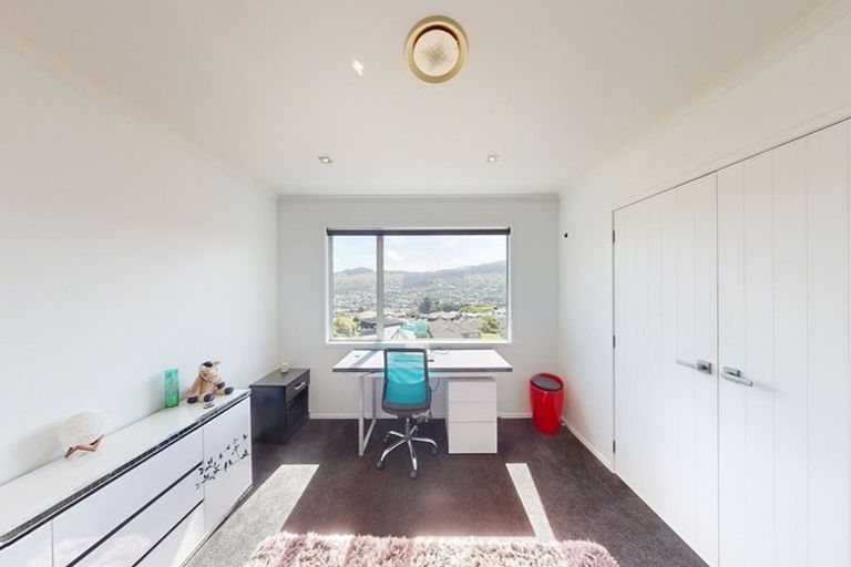 Photo of property in 26 Kilkelly Close, Tawa, Wellington, 5028