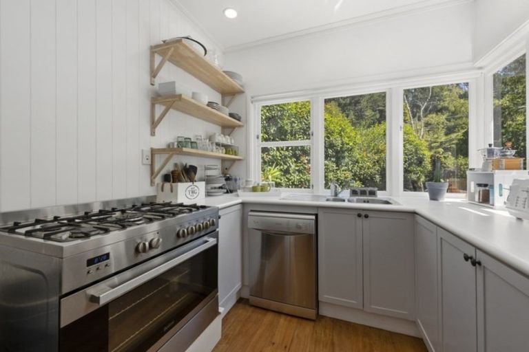 Photo of property in 113 Pinehaven Road, Pinehaven, Upper Hutt, 5019