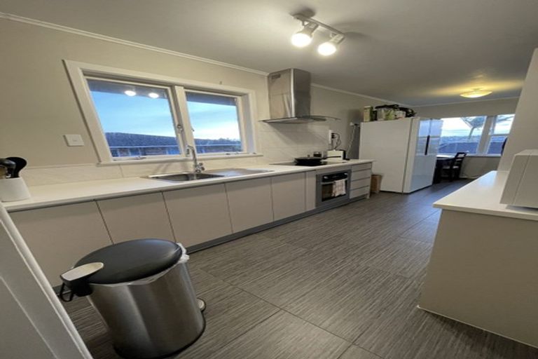 Photo of property in 2/32 Forrest Hill Road, Forrest Hill, Auckland, 0620