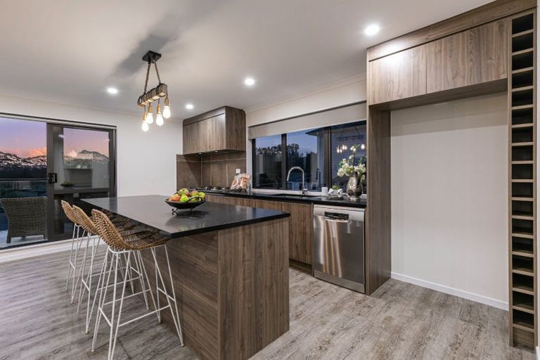 Photo of property in 5 Franheim Crescent, Orewa, 0931