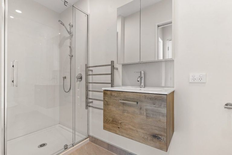 Photo of property in 10/60 Selo Street, Glen Eden, Auckland, 0602