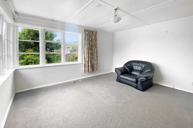Photo of property in 3 Montgomery Avenue, Karori, Wellington, 6012